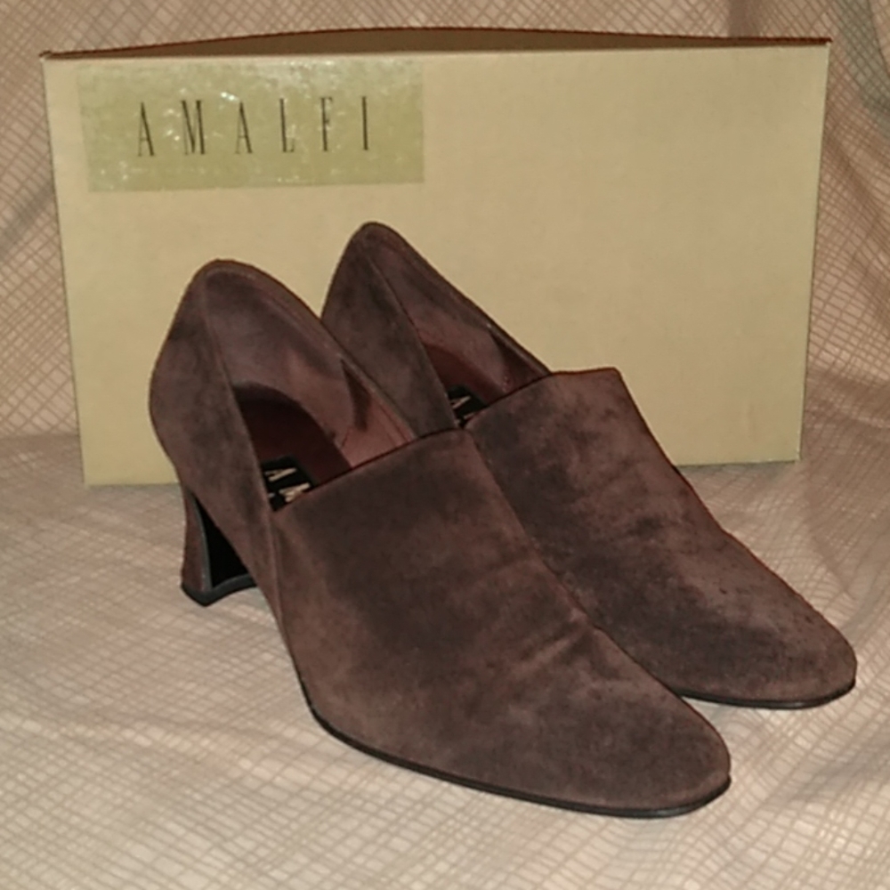 AMALFI Suede Leather Heels size 6B